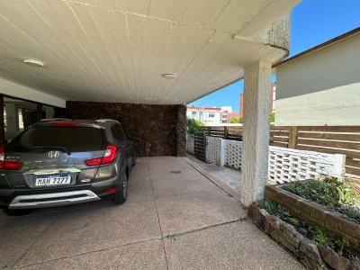 Dpto. Punta del Este 2 dorm, terraza a mts. del Maar - SPT13744A