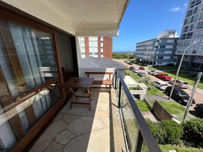 Dpto. Punta del Este 2 dorm, terraza a mts. del Maar - SPT13744A