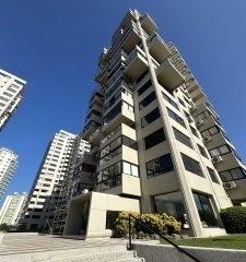 Venta Apartamento 3 Dormitorios y Dependencia en Parquemar Center
