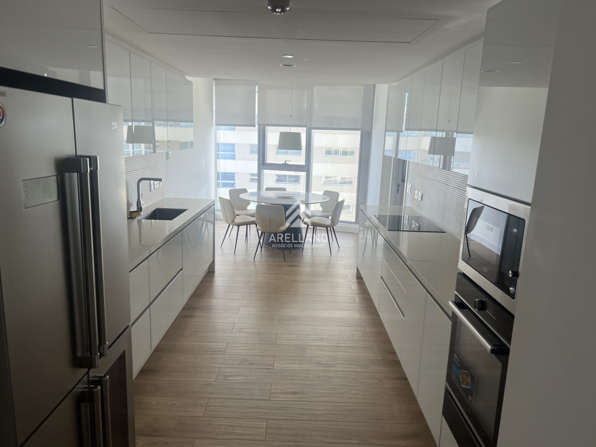 Apartamento ID.4417 - Venta apartamento 3 dormitorios y dependencia Torre trump 