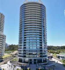 Venta apartamento 3 dormitorios y dependencia Torre trump