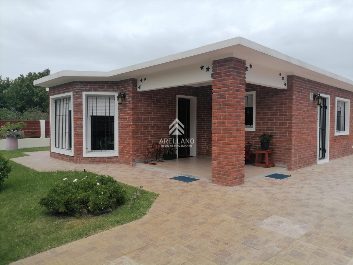 Casa ID.3465 - Excelente Casa en pinares 3 dormitorios y garaje para 2 autos  