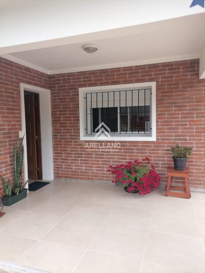 Casa ID.3465 - Excelente Casa en pinares 3 dormitorios y garaje para 2 autos  
