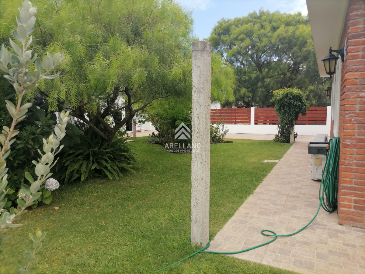 Casa ID.3465 - Excelente Casa en pinares 3 dormitorios y garaje para 2 autos  