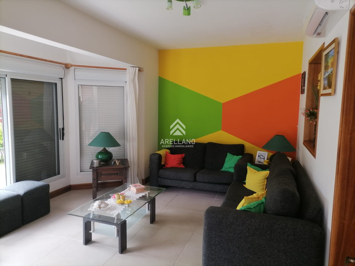 Casa ID.3465 - Excelente Casa en pinares 3 dormitorios y garaje para 2 autos  