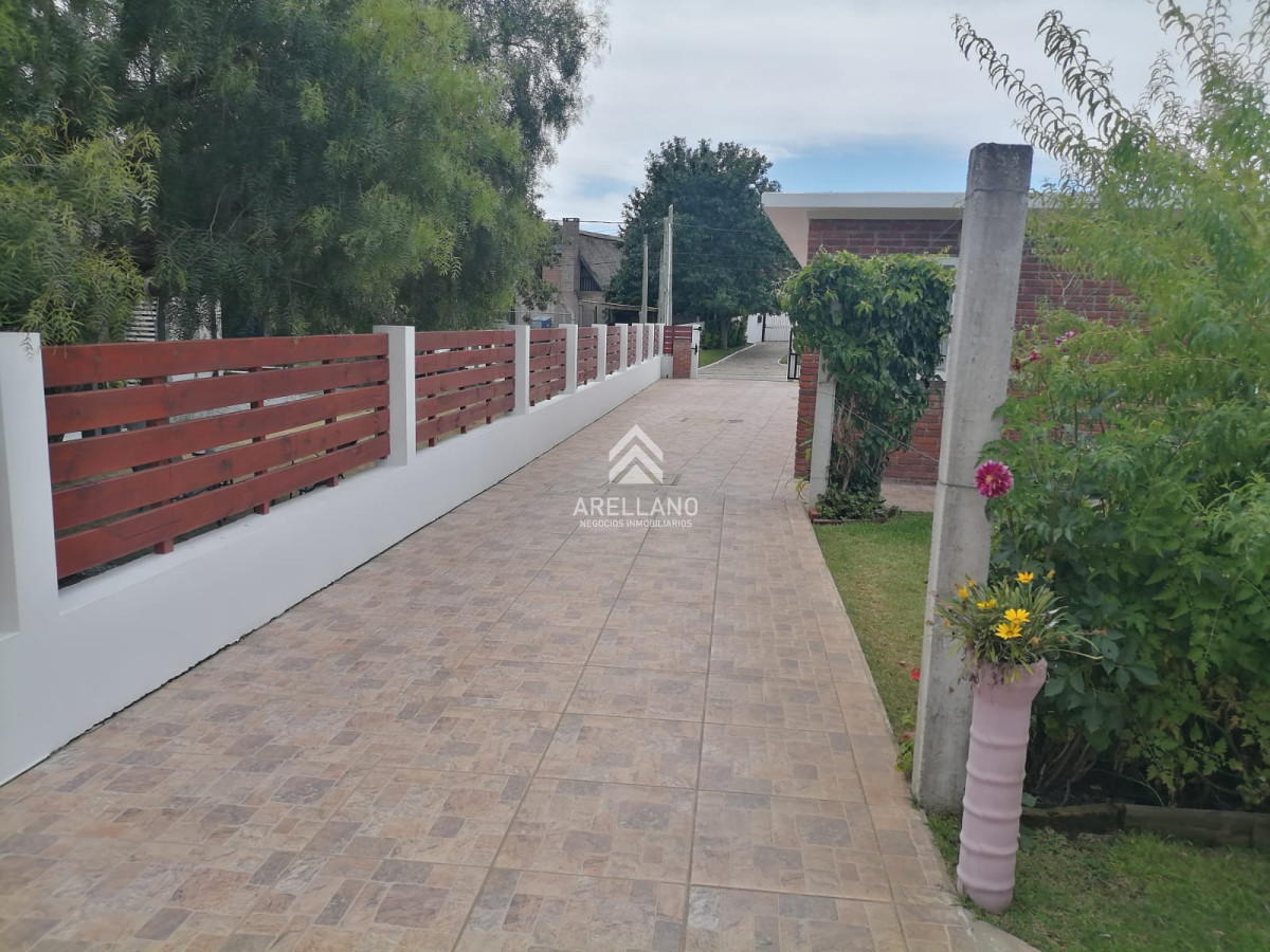 Casa ID.3465 - Excelente Casa en pinares 3 dormitorios y garaje para 2 autos  