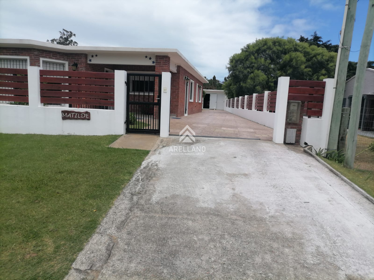 Casa ID.3465 - Excelente Casa en pinares 3 dormitorios y garaje para 2 autos  