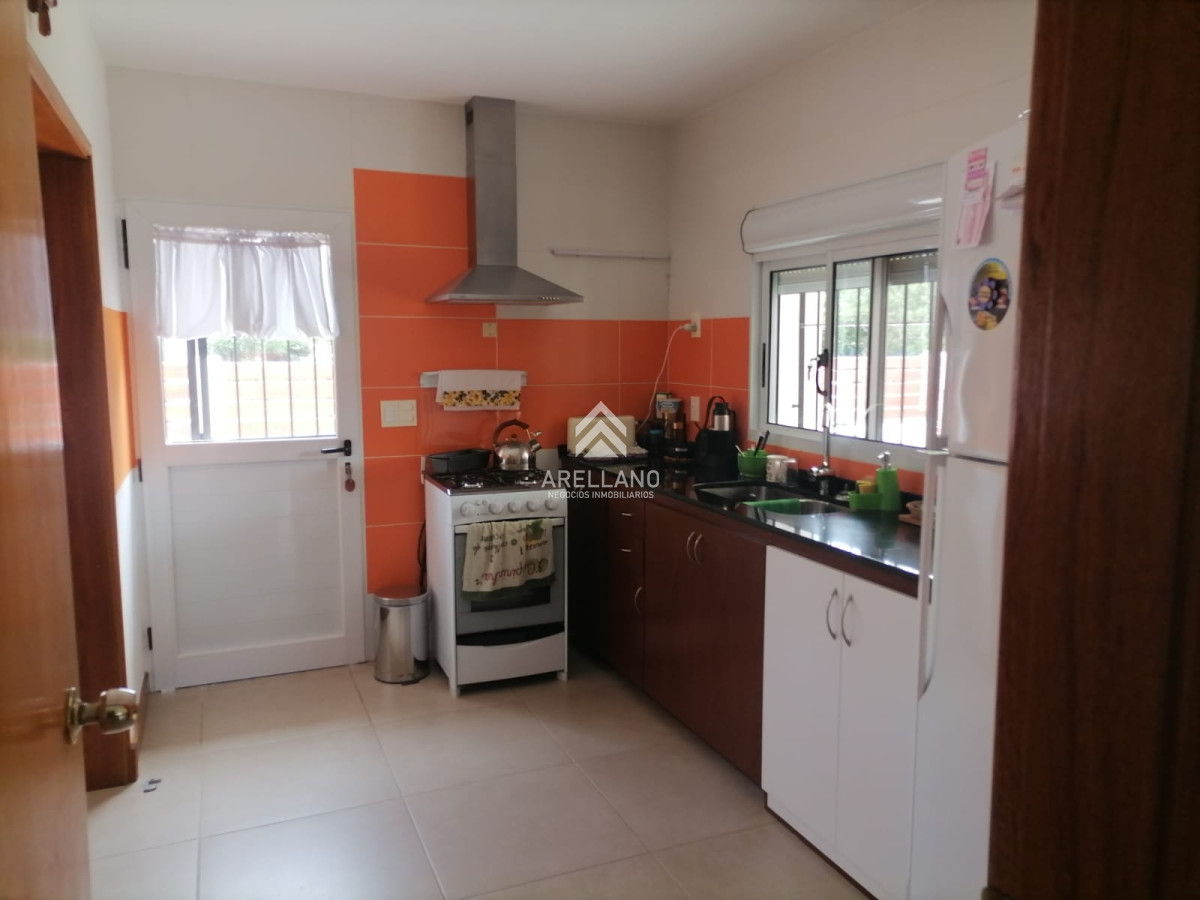 Casa ID.3465 - Excelente Casa en pinares 3 dormitorios y garaje para 2 autos  