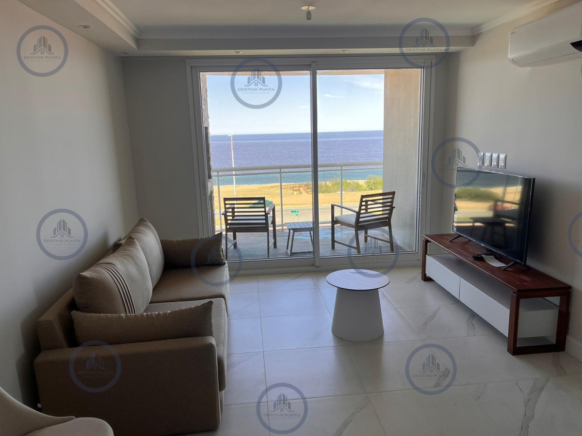 Alquiler Anual, Moderno apartamento Frente al Mar de 2 Dormitorios en Playa Mansa, Punta del Este — fotografía 4
