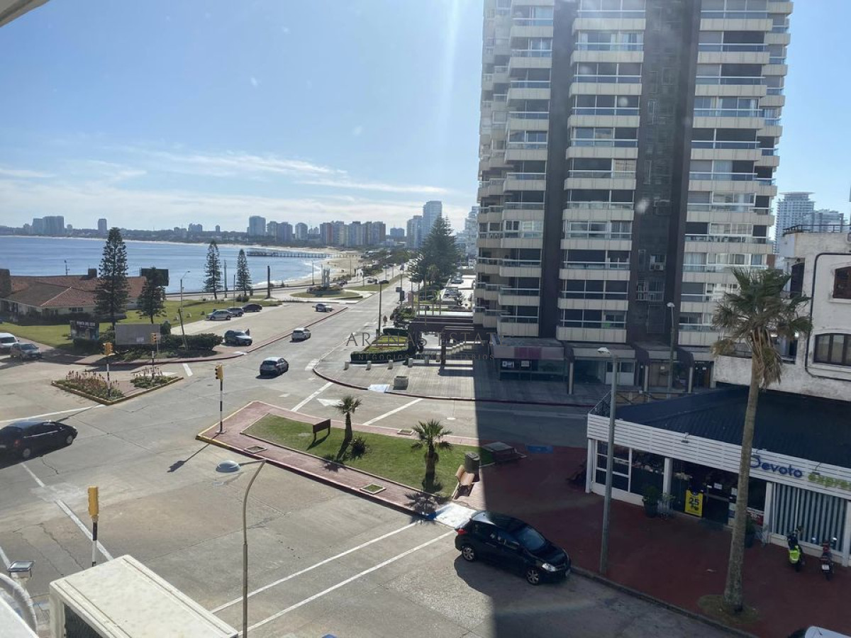 Apartamento ID.1861 - Apartamento de 1 dormitorio en Venta, parada 1 mansa a 100 metros de Gorlero