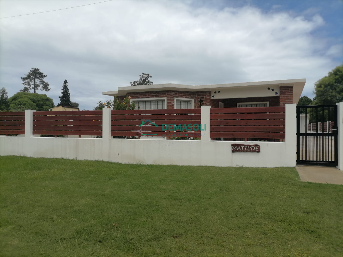 Casa ID.1026 - Excelente Casa en Pinares 3 dormitorios y garaje para 2 autos  