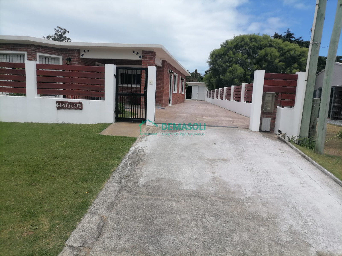 Casa ID.1026 - Excelente Casa en Pinares 3 dormitorios y garaje para 2 autos  