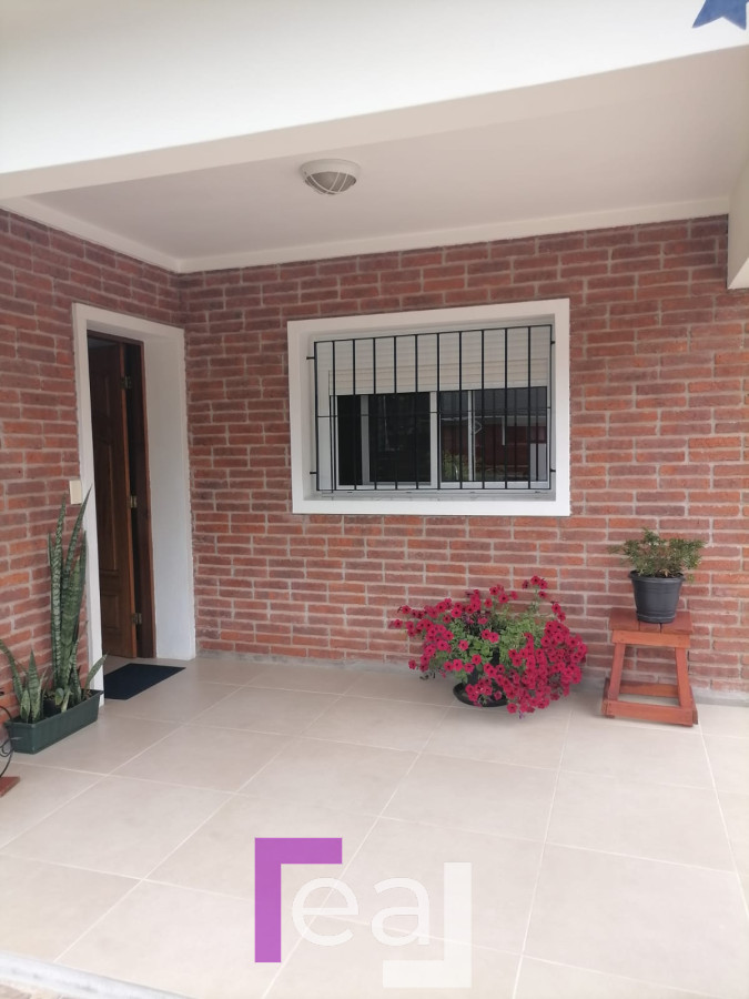 Casa ID.223 - Excelente Casa en pinares 3 dormitorios y garaje para 2 autos  
