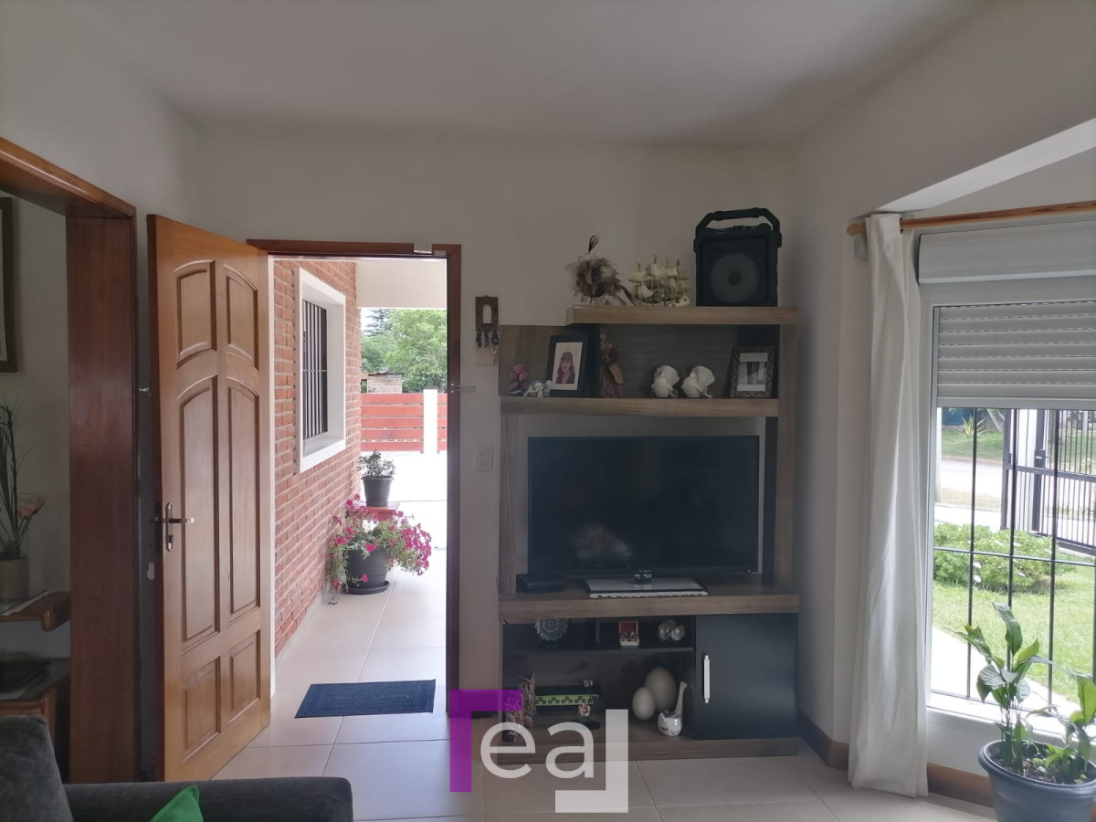 Casa ID.223 - Excelente Casa en pinares 3 dormitorios y garaje para 2 autos  
