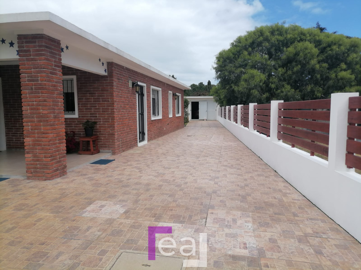 Casa ID.223 - Excelente Casa en pinares 3 dormitorios y garaje para 2 autos  