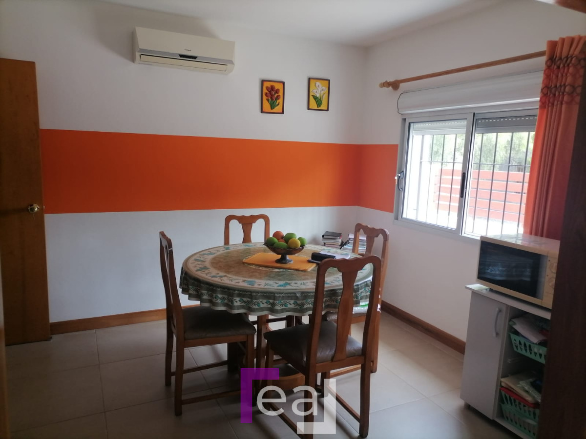 Casa ID.223 - Excelente Casa en pinares 3 dormitorios y garaje para 2 autos  