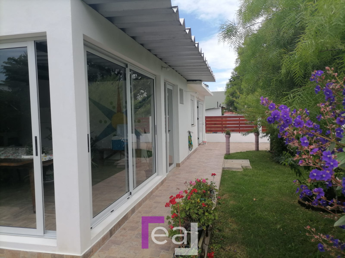 Casa ID.223 - Excelente Casa en pinares 3 dormitorios y garaje para 2 autos  