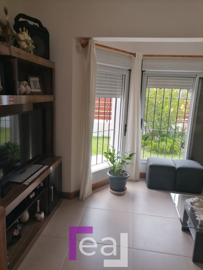 Casa ID.223 - Excelente Casa en pinares 3 dormitorios y garaje para 2 autos  