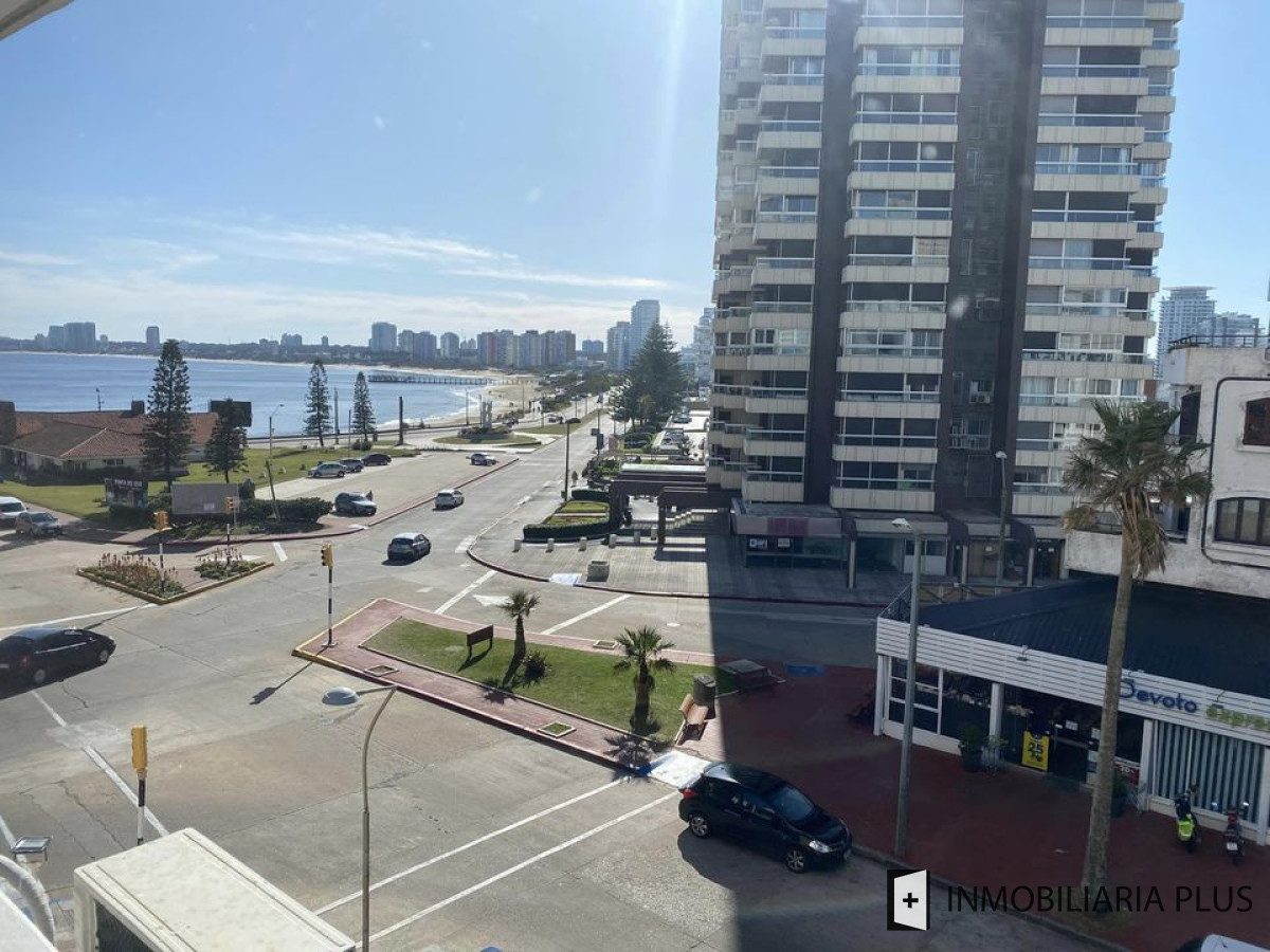 Apartamento ID.862 - Venta de Apartamento a la entrada de Punta del Este a 1 cuadra de la playa mansa y metros de Gorlero