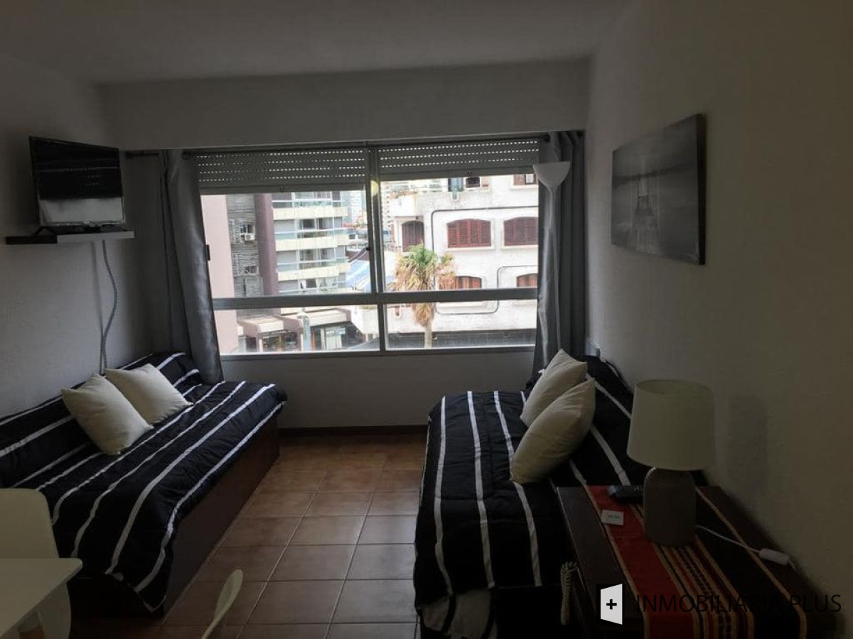 Apartamento ID.862 - Venta de Apartamento a la entrada de Punta del Este a 1 cuadra de la playa mansa y metros de Gorlero