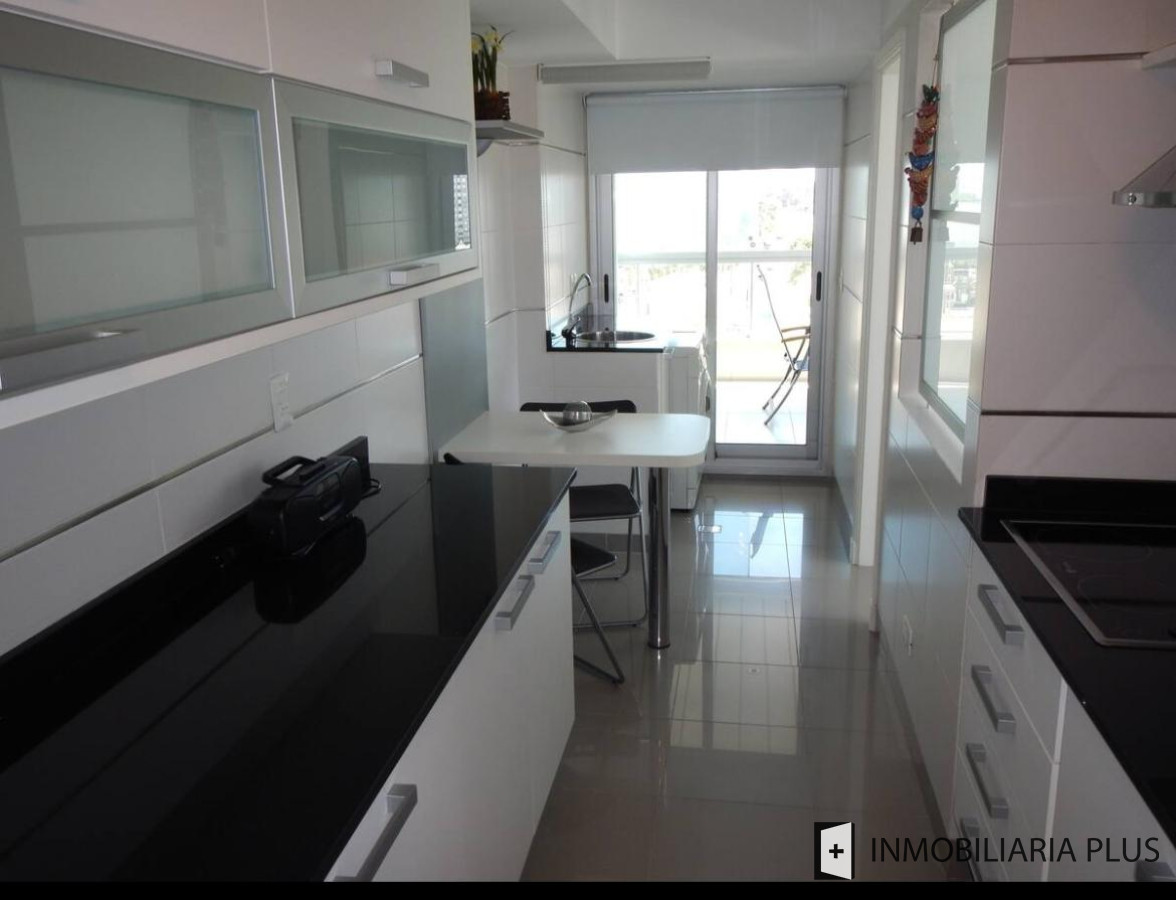 Apartamento ID.1051 - Venta de apartamento de 3 Dormitorios a pasos de Enjoy con vistas a playas mansa y brava, Piscinas, Microcine, Parrillero, Gym., Sala de juegos y más