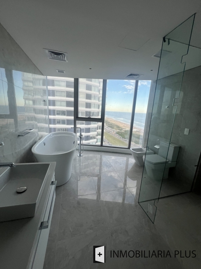 Apartamento ID.1052 - Venta de Apartamento de 4 Suites con Helipuerto, Cancha de tenis, Restaurante, Piscinas, Spa, Gimnasio, Cines y mucho más