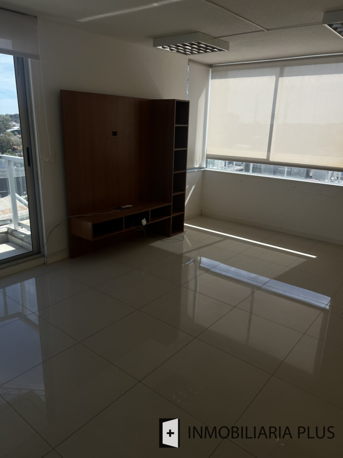 Apartamento ID.1560 - Alquiler de apartamento anual 2 dormitorios en el Corazón de Maldonado