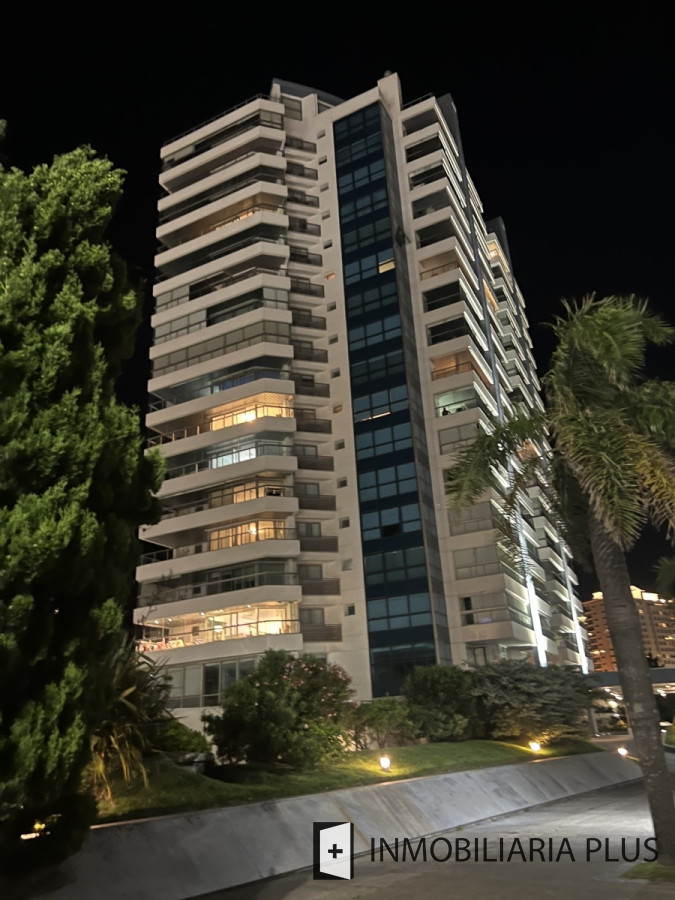 Apartamento ID.1051 - Venta de apartamento de 3 Dormitorios a pasos de Enjoy con vistas a playas mansa y brava, Piscinas, Microcine, Parrillero, Gym., Sala de juegos y más