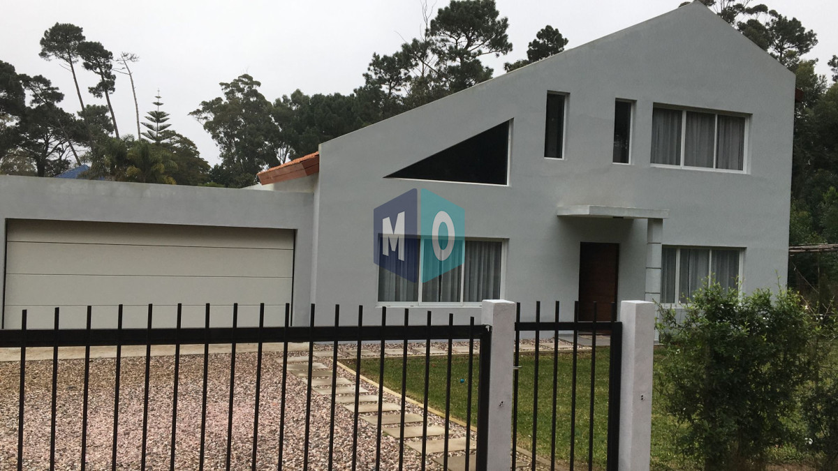 Casa ID.740 - Herosa Casa 3 dormitorios en parque Burnett 