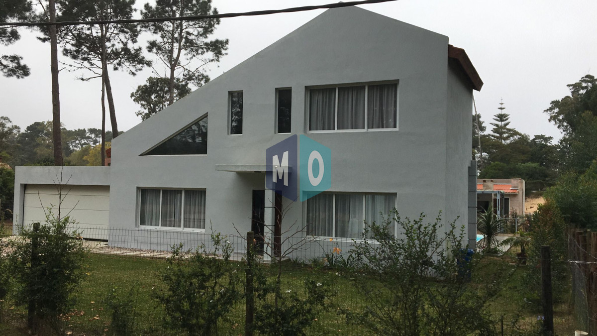 Casa ID.740 - Herosa Casa 3 dormitorios en parque Burnett 