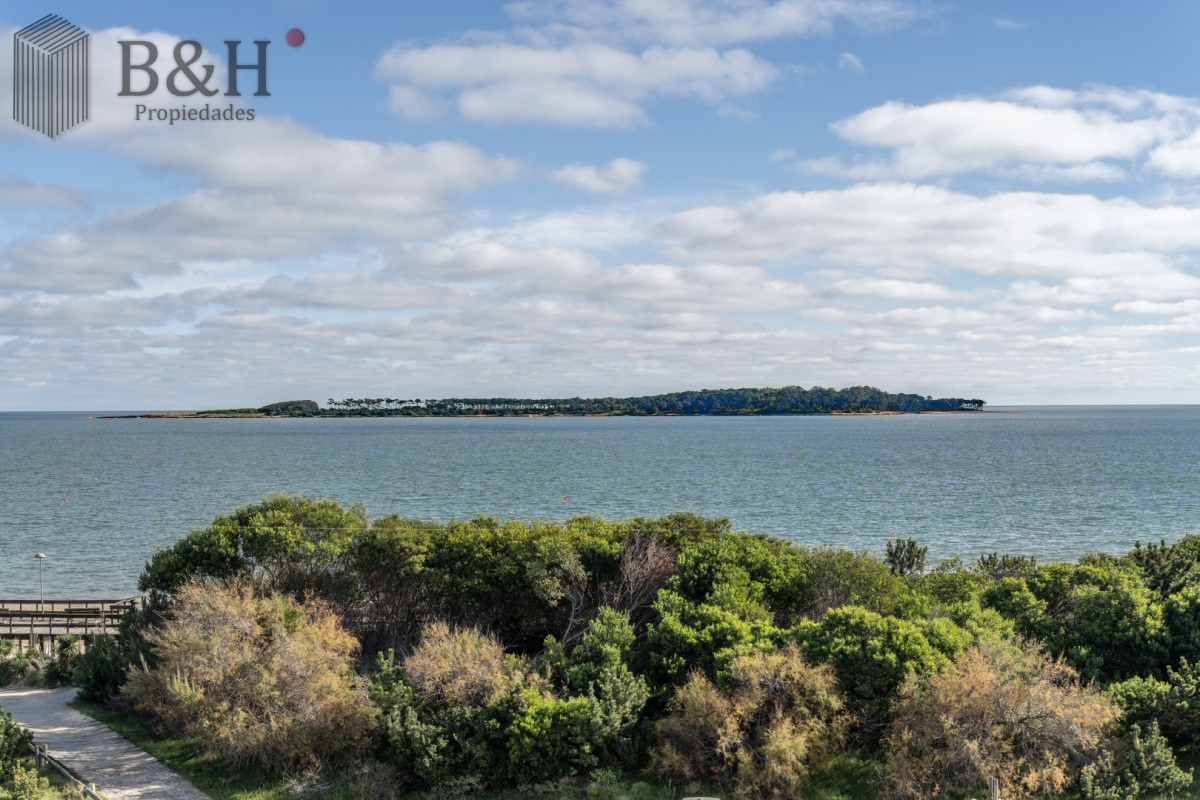 Apartamento ID.7481 - Millenium Tower esquinero Frente al Mar