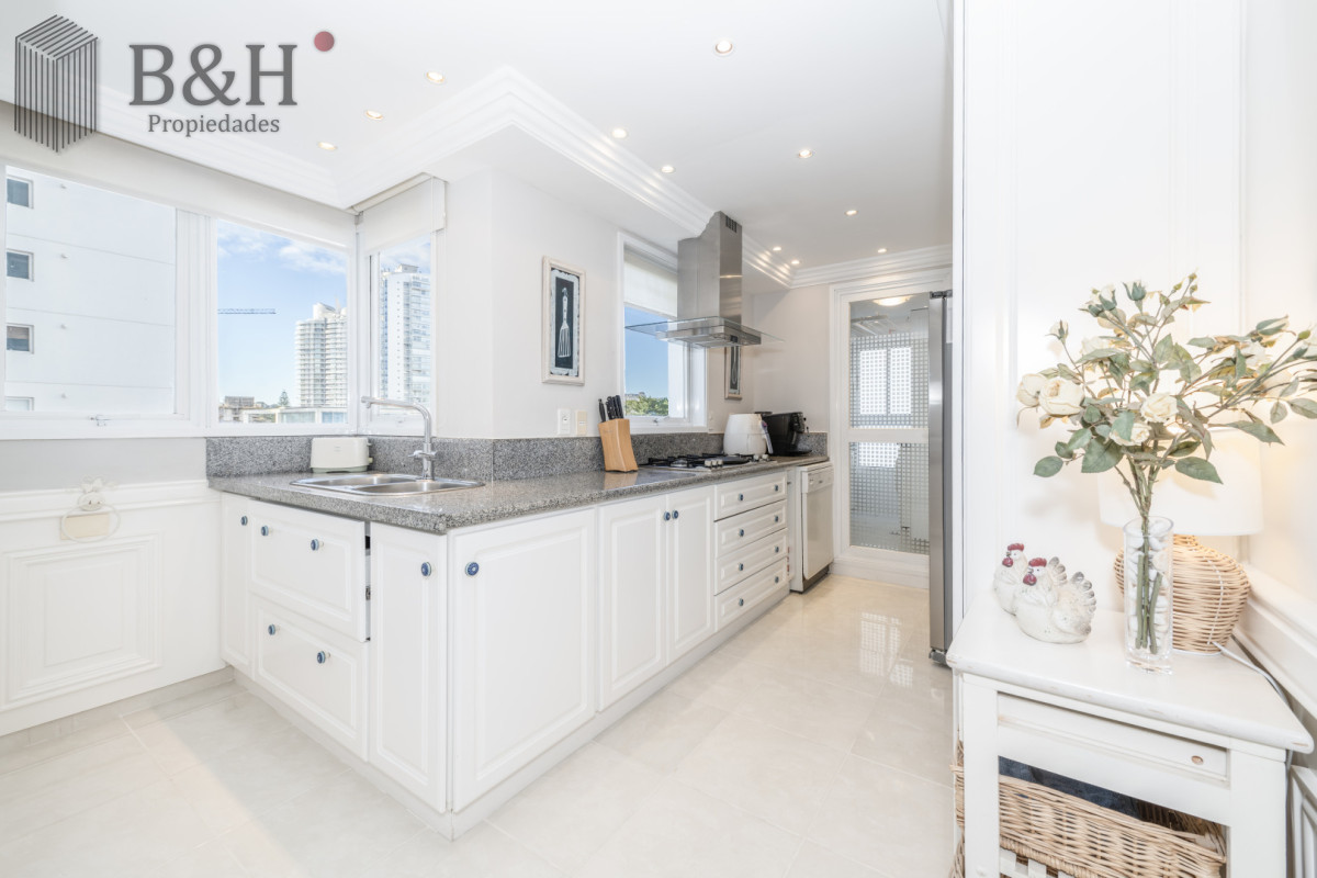 Apartamento ID.7481 - Millenium Tower esquinero Frente al Mar