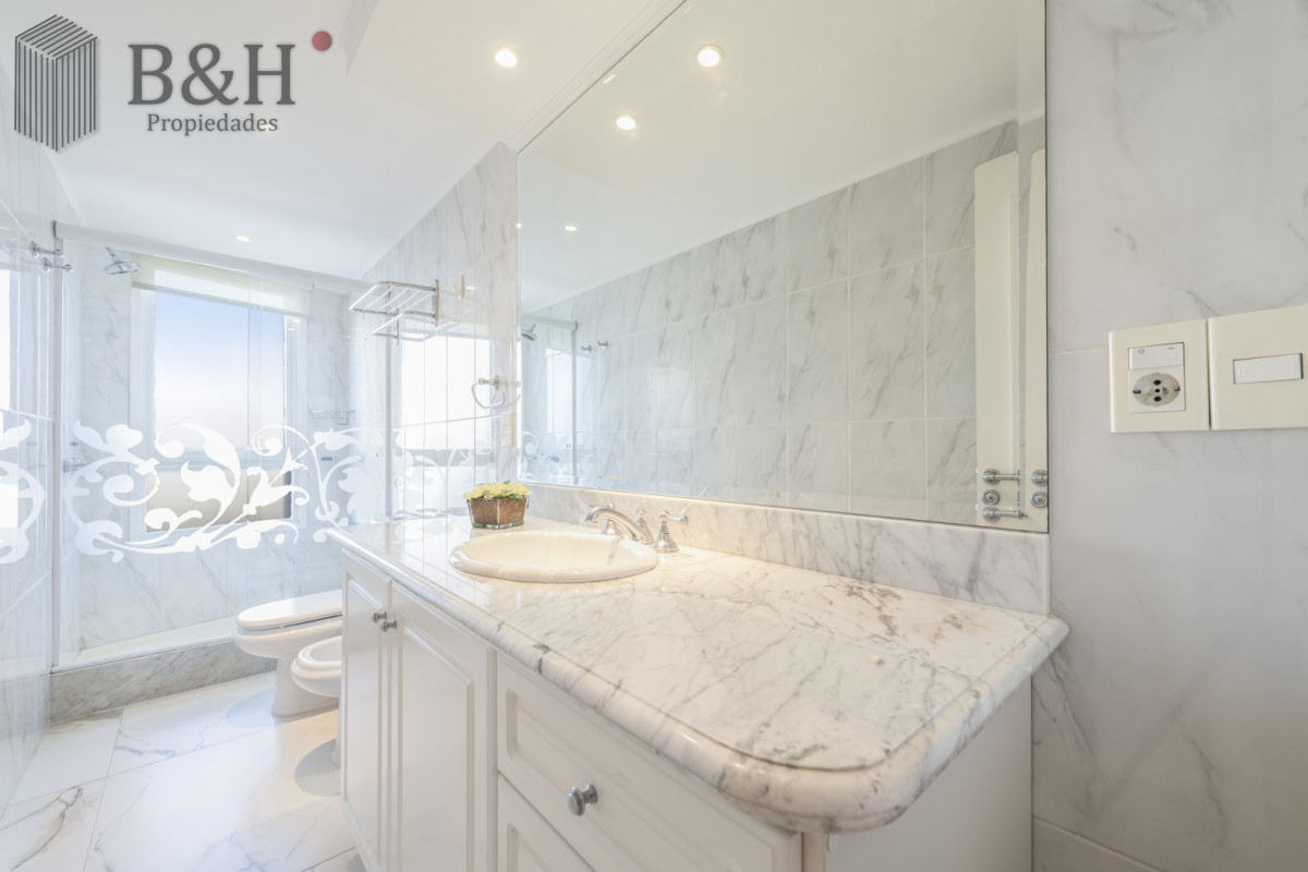 Apartamento ID.7481 - Millenium Tower esquinero Frente al Mar