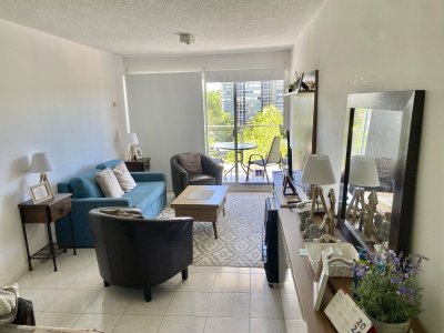 Apartamento 2 dormitorios con balcón en excelente ubicación !!