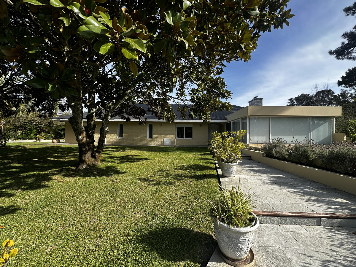 Casa ID.6007 - Casa en  Cantegril PUNTA DEL ESTE