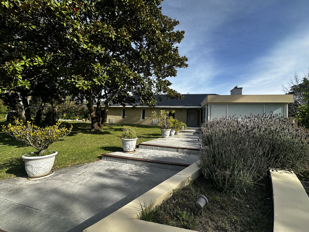 Casa ID.6007 - Casa en  Cantegril PUNTA DEL ESTE