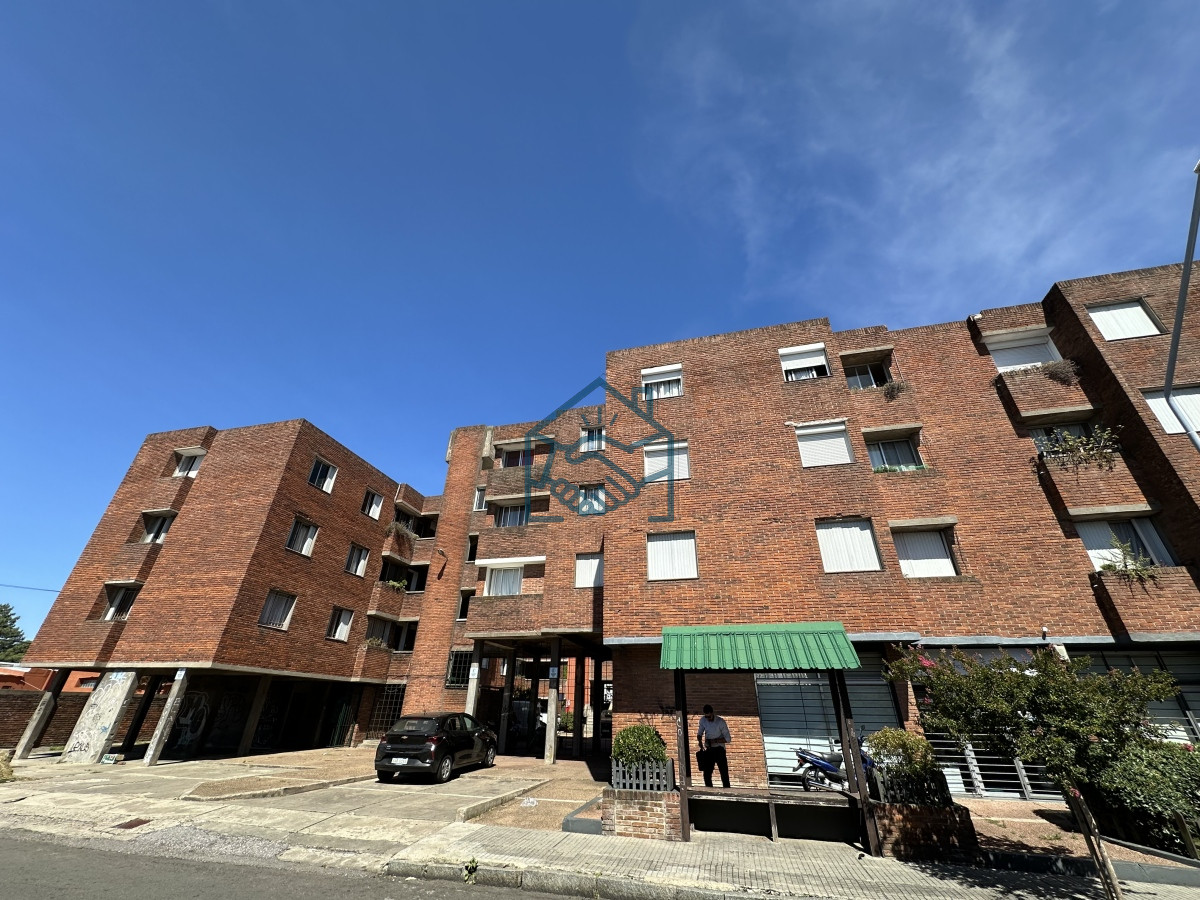 Apartamento ID.1311/Apartamento-en-venta-3-dormitorios-a-pasos-de-J.-De-Viana - Apartamento en venta 3 dormitorios a pasos de J. De Viana