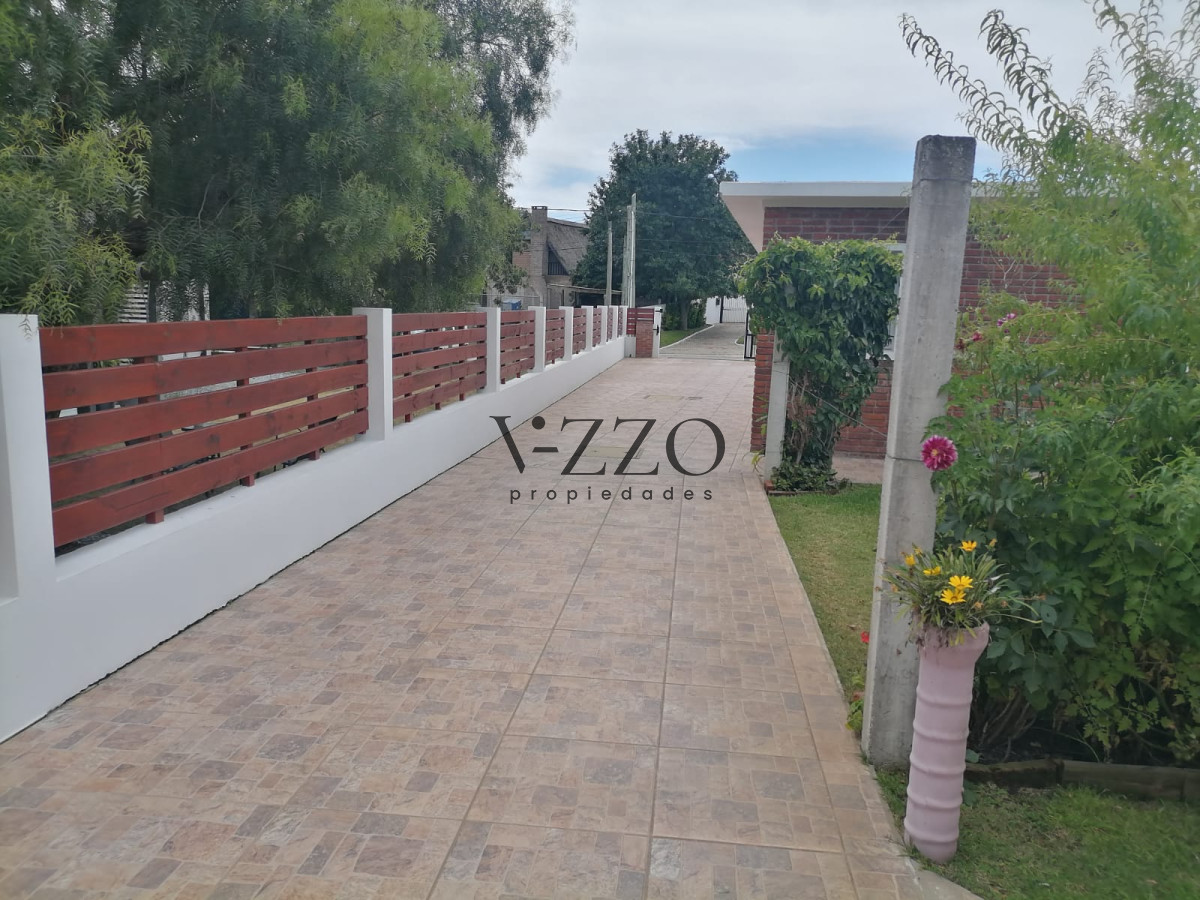 Casa ID.727/Excelente-Casa-en-pinares-3-dormitorios-y-garaje-para-2-autos-- - Excelente Casa en pinares 3 dormitorios y garaje para 2 autos  
