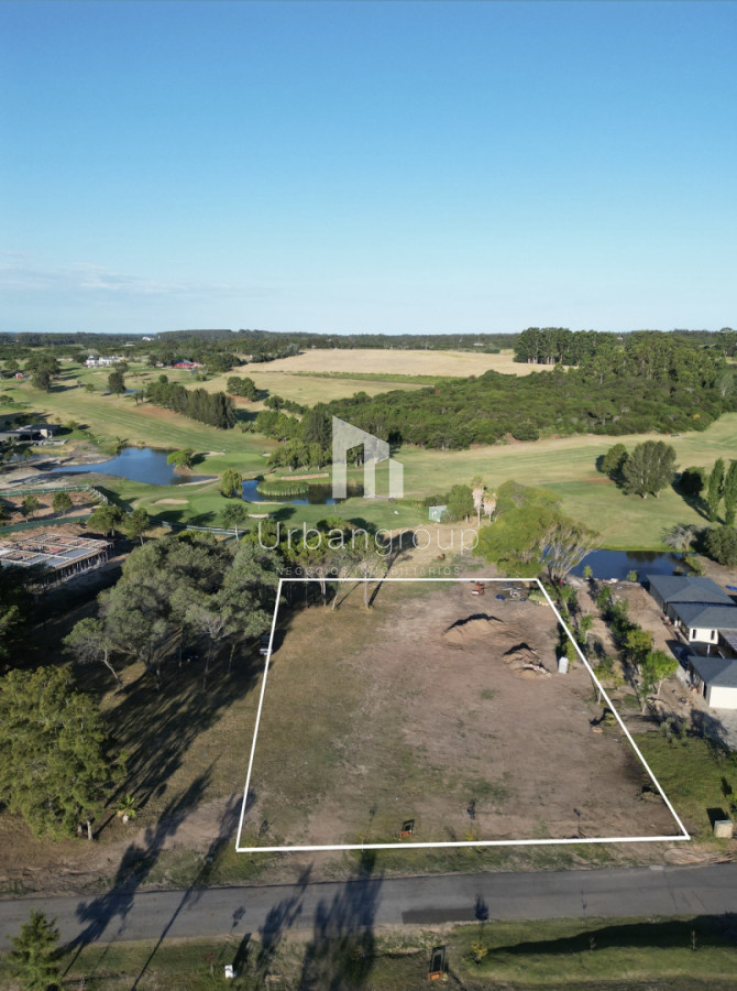 Exclusivo Lote en Pueblo Mio Chacras del Golf 2