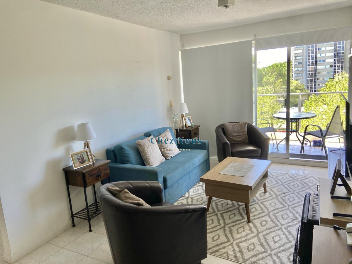 Apartamento ID.1049 - Apartamento 2 dormitorios con balcón en excelente ubicación !!