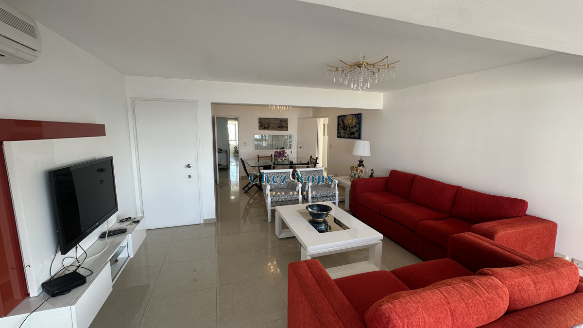 Apartamento ID.1365 - Increíble Depto. Reciclado a Metros del Mar!! 3 Dor. más Dependencia !!