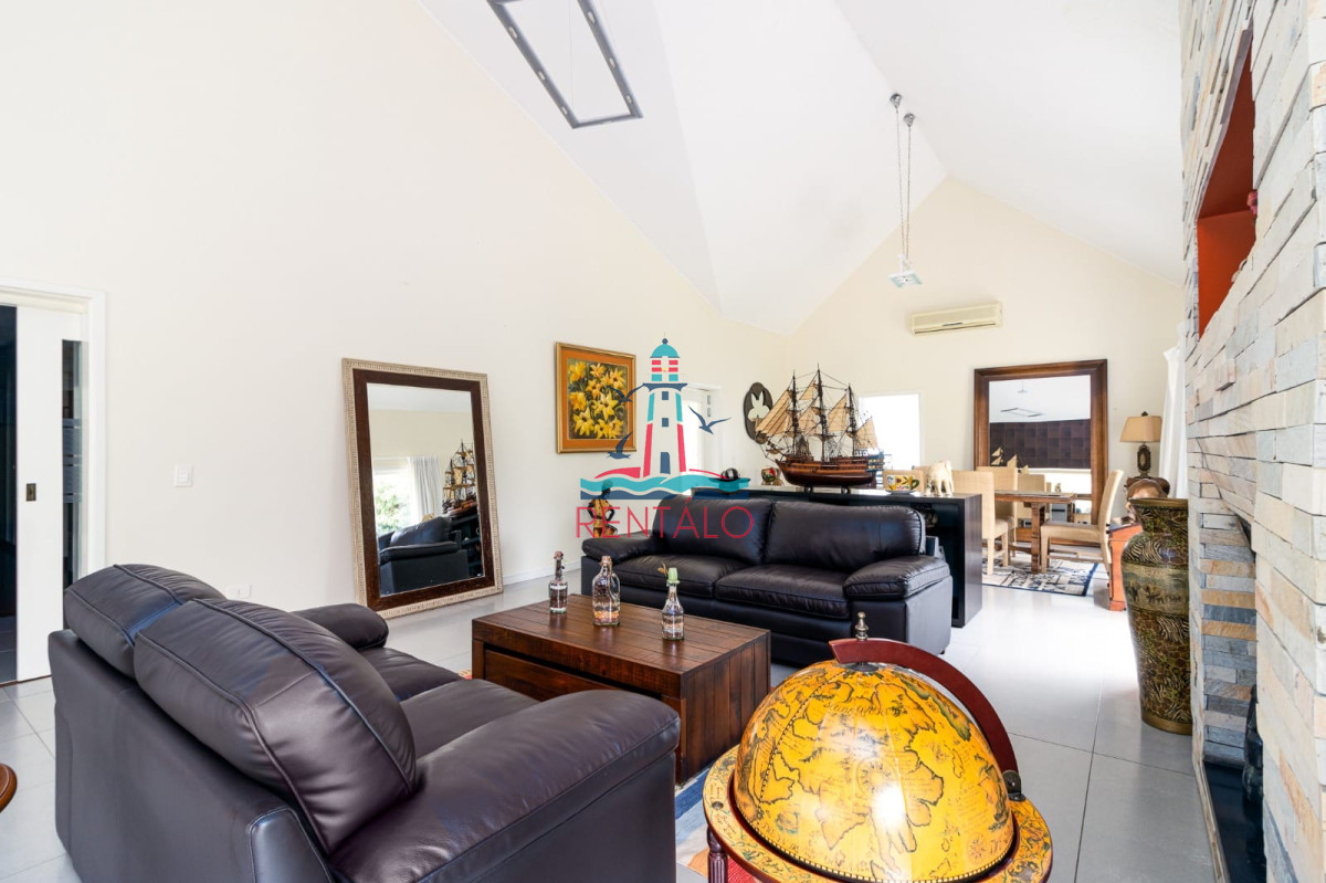 Casa ID.526 - Casa de 5 dormitorios en alquiler temporal en Punta del este con piscina