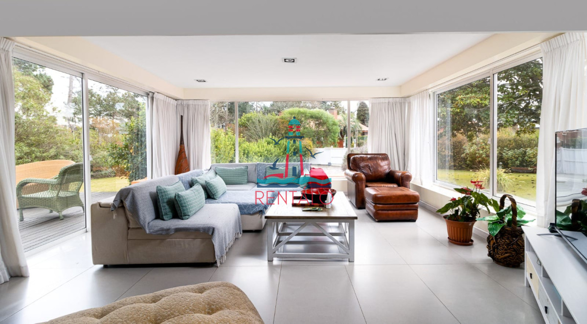 Casa ID.526 - Casa de 5 dormitorios en alquiler temporal en Punta del este con piscina