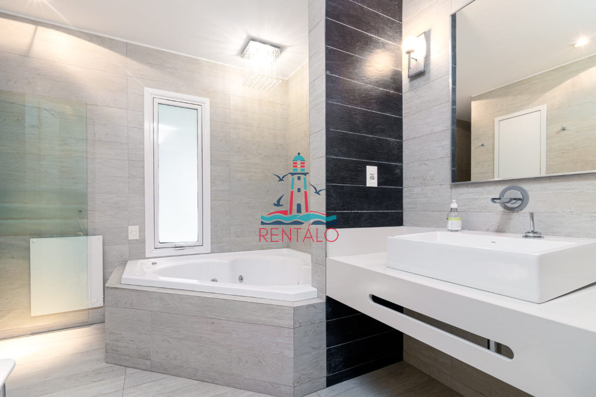 Casa ID.526 - Casa de 5 dormitorios en alquiler temporal en Punta del este con piscina