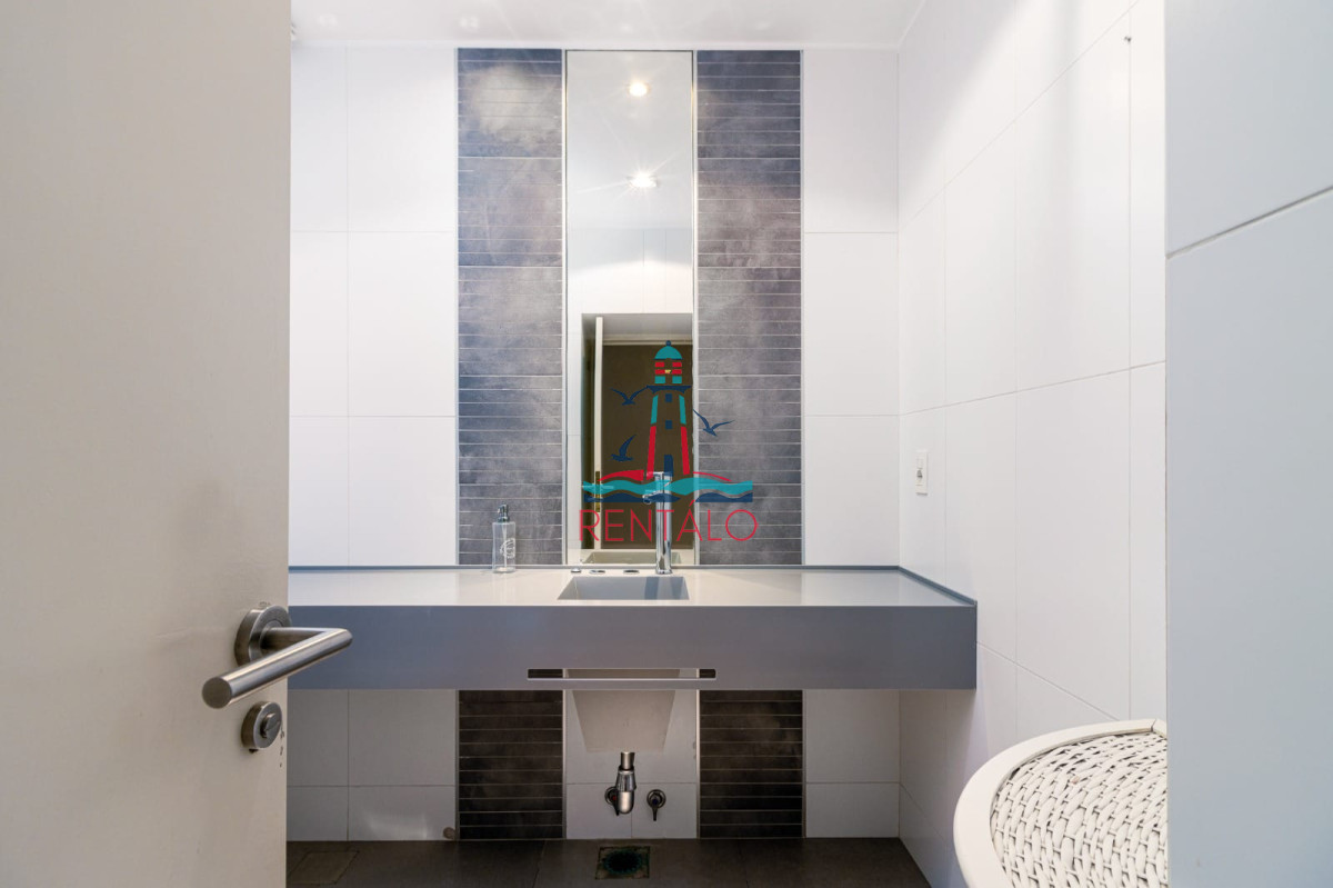 Casa ID.526 - Casa de 5 dormitorios en alquiler temporal en Punta del este con piscina