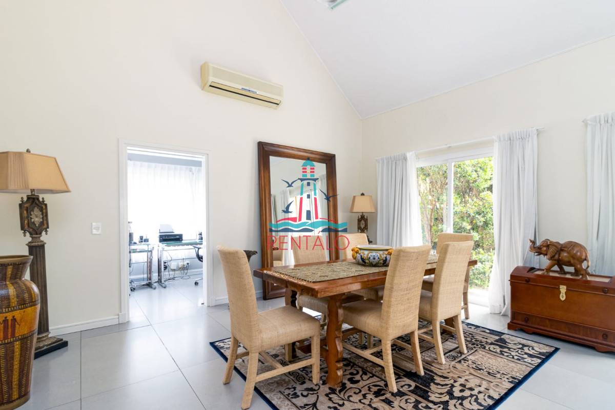 Casa ID.526 - Casa de 5 dormitorios en alquiler temporal en Punta del este con piscina