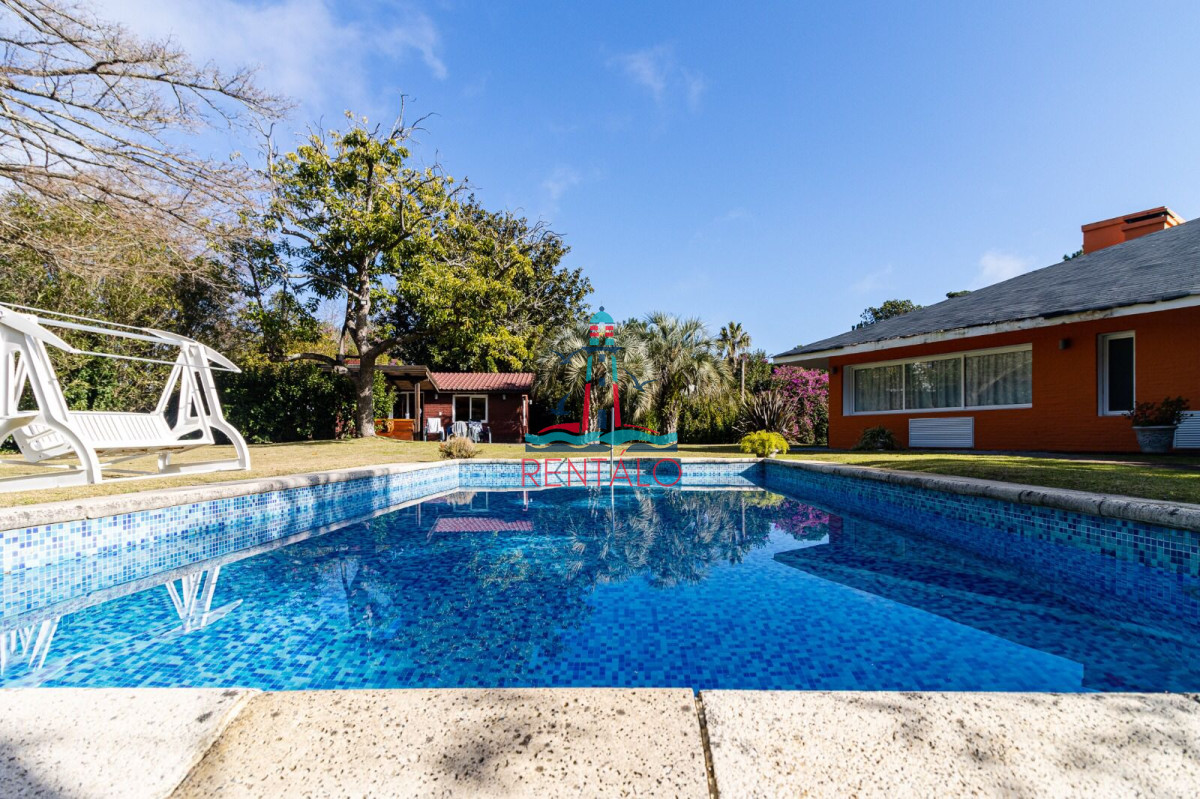 Casa ID.526 - Casa de 5 dormitorios en alquiler temporal en Punta del este con piscina