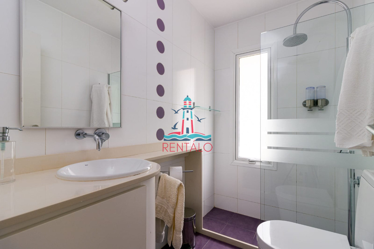 Casa ID.526 - Casa de 5 dormitorios en alquiler temporal en Punta del este con piscina