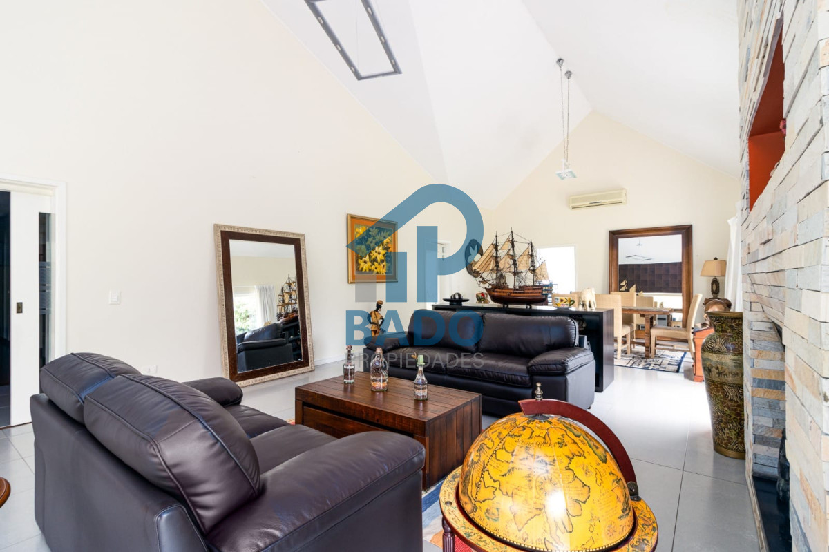 Casa ID.77 - Casa de 5 dormitorios en Alquiler