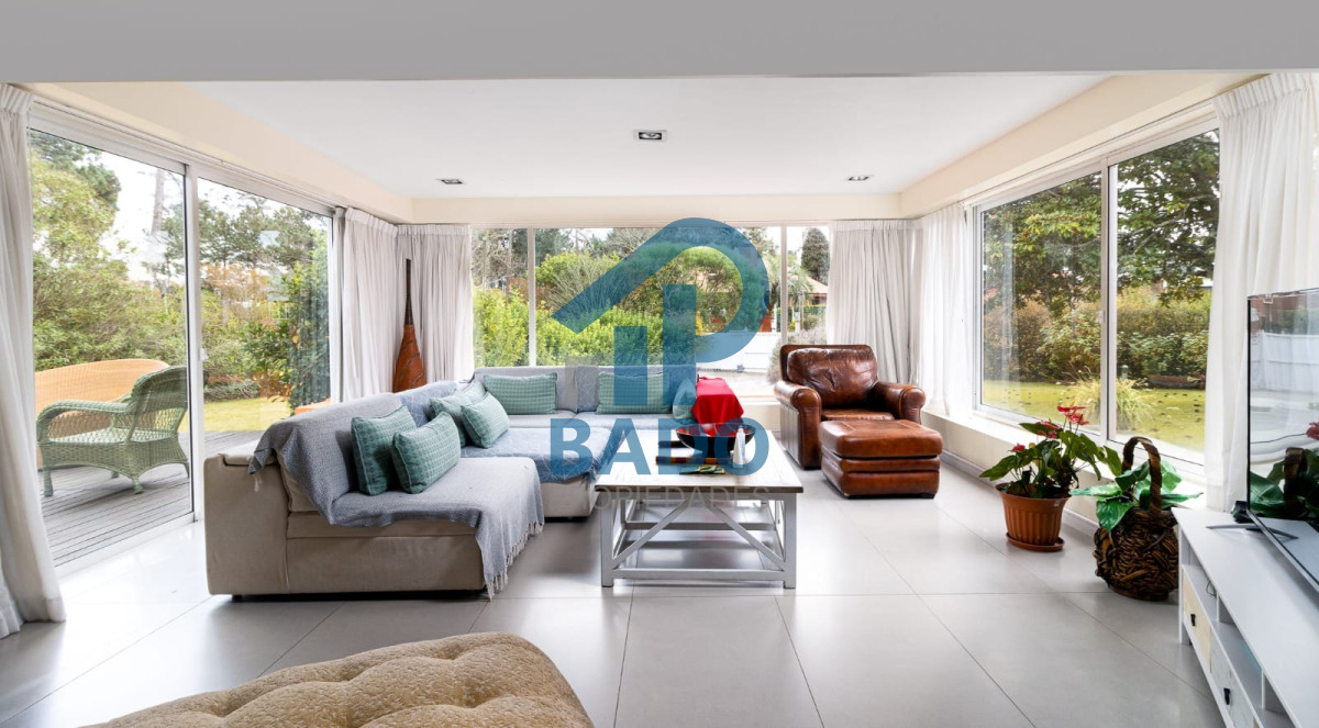 Casa ID.77 - Casa de 5 dormitorios en Alquiler